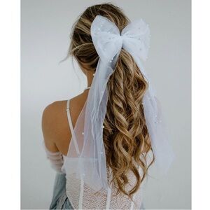 AMAZING MAE Bright White Pearl Bow Veil
